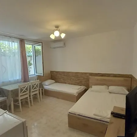 дом попови-10 метра от морето гр Appartement